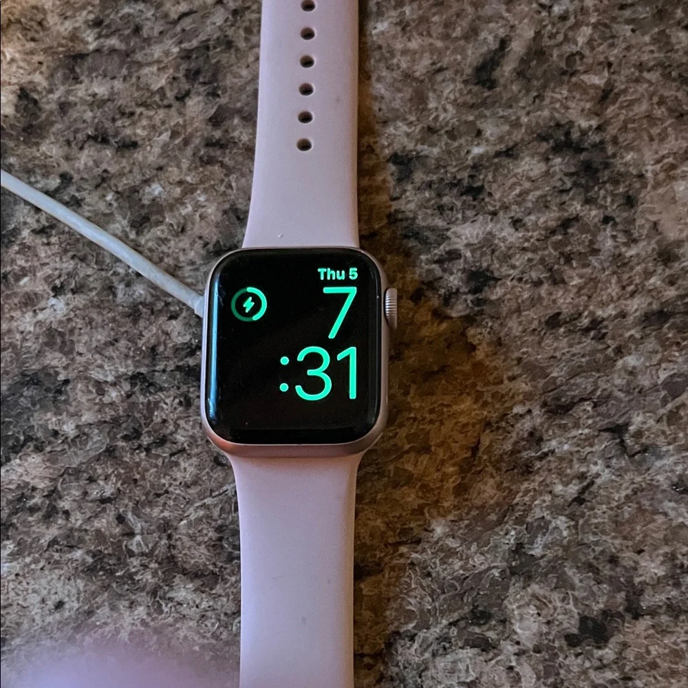Apple Watch with pink band - Picture 2 of 5